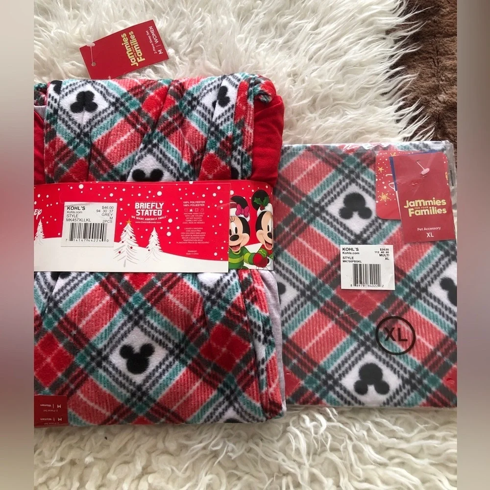 New Disney Holiday Minnie Woman & Dog XL 2-Piece Fleece PJs Sleep Sets - Picture 5 of 9